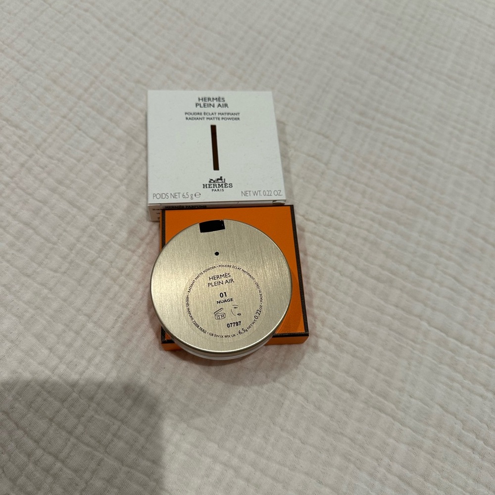 Hermes Plein Air Setting Powder - White (No Box) - Picture 2 of 2